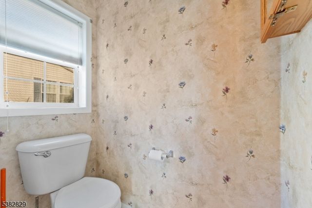 2 Edelweiss Way, White Twp., NJ 07823