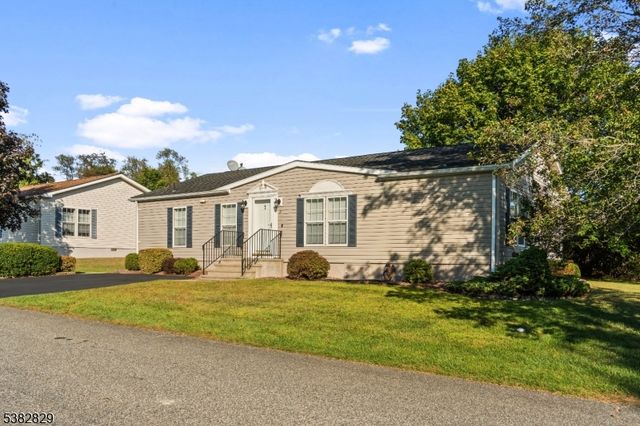 2 Edelweiss Way, White Twp., NJ 07823