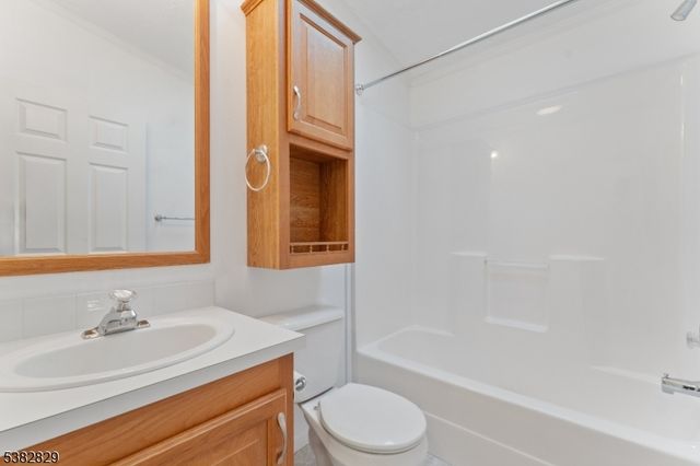 2 Edelweiss Way, White Twp., NJ 07823