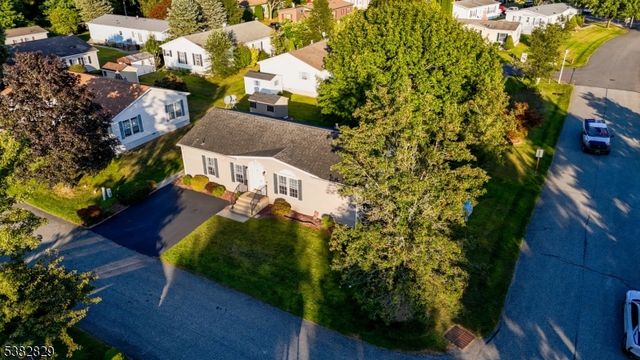 2 Edelweiss Way, White Twp., NJ 07823