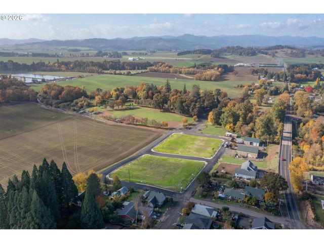 2 W Grant St 2, Carlton, OR 97111