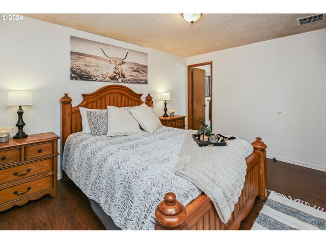 2420 WILLONA Dr, Eugene, OR 97408