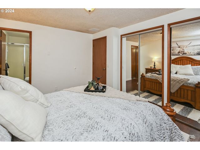 2420 WILLONA Dr, Eugene, OR 97408