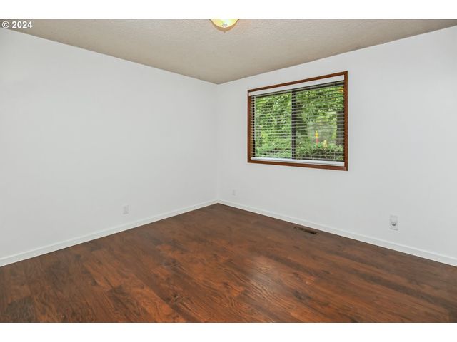 2420 WILLONA Dr, Eugene, OR 97408