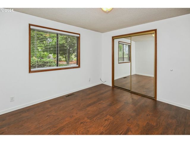 2420 WILLONA Dr, Eugene, OR 97408