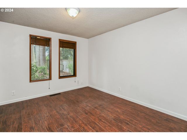 2420 WILLONA Dr, Eugene, OR 97408