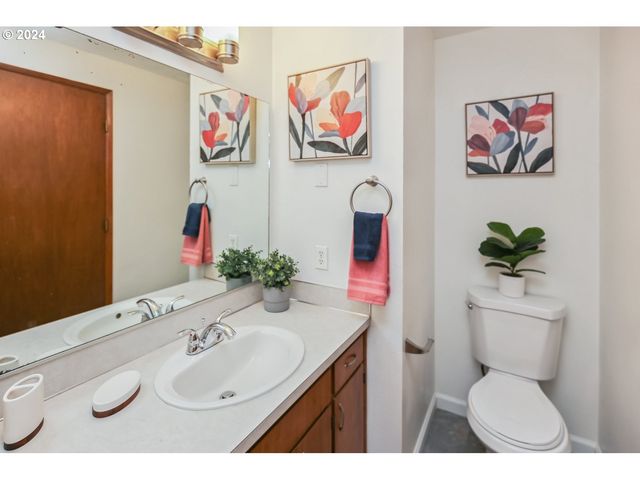 2420 WILLONA Dr, Eugene, OR 97408