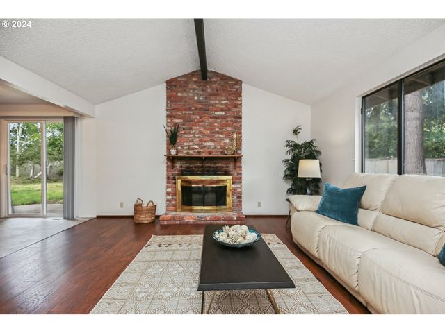 2420 WILLONA Dr, Eugene, OR 97408