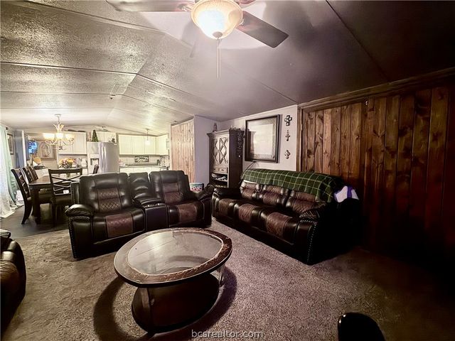 952 Timber Ridge, Caldwell, TX 77836