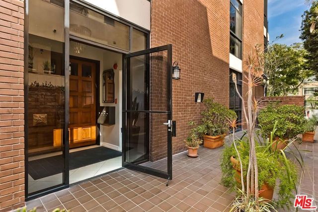 323 N Palm Drive 3, Beverly Hills, CA 90210