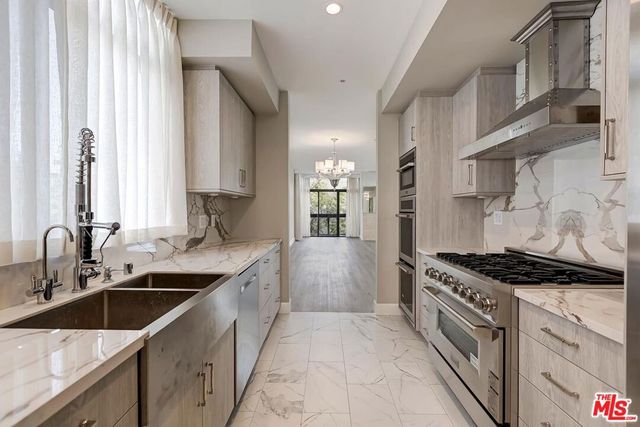 323 N Palm Drive 3, Beverly Hills, CA 90210