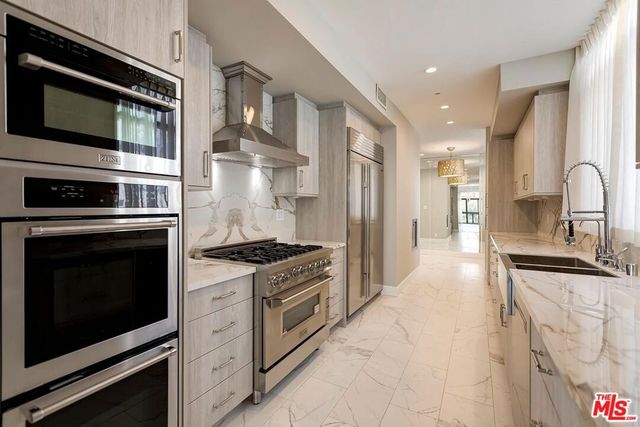 323 N Palm Drive 3, Beverly Hills, CA 90210