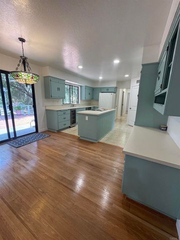15426 Vali Hai Rd, Poway, CA 92064