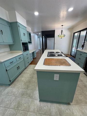 15426 Vali Hai Rd, Poway, CA 92064