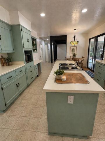 15426 Vali Hai Rd, Poway, CA 92064