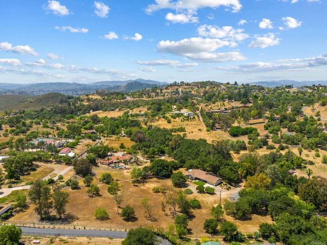 15426 Vali Hai Rd, Poway, CA 92064