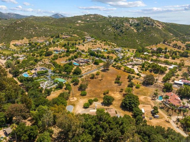 15426 Vali Hai Rd, Poway, CA 92064