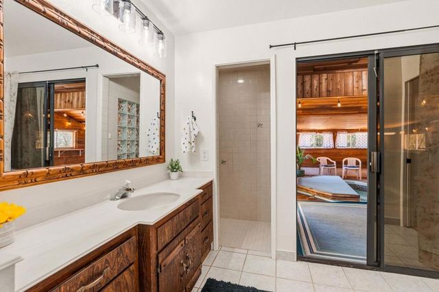 15426 Vali Hai Rd, Poway, CA 92064