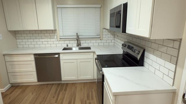 6338 RUSHMORE DR, Sacramento, CA 95842