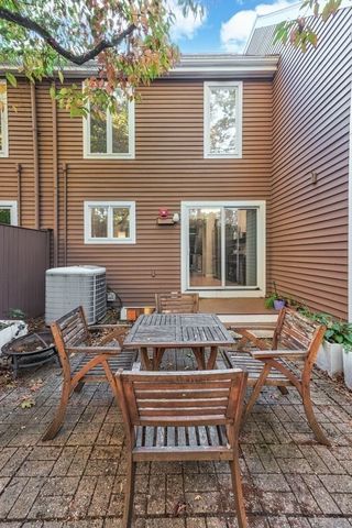 15 Greenridge Lane 15, Lincoln, MA 01773
