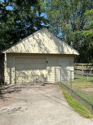 207 Coolidge Drive, Bay City, MI 48706