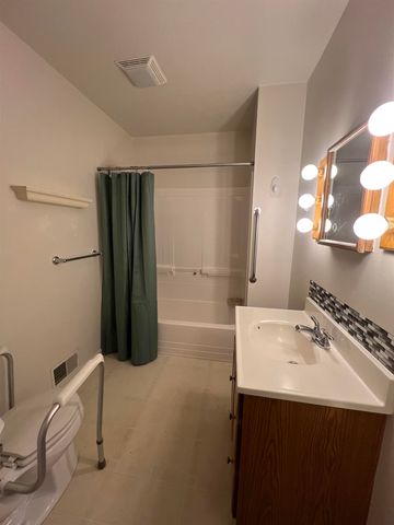 207 Coolidge Drive, Bay City, MI 48706
