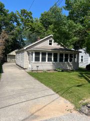207 Coolidge Drive, Bay City, MI 48706