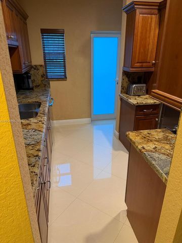 830 NE 20th Ave 3, Fort Lauderdale, FL 33304