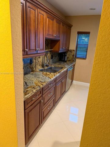 830 NE 20th Ave 3, Fort Lauderdale, FL 33304