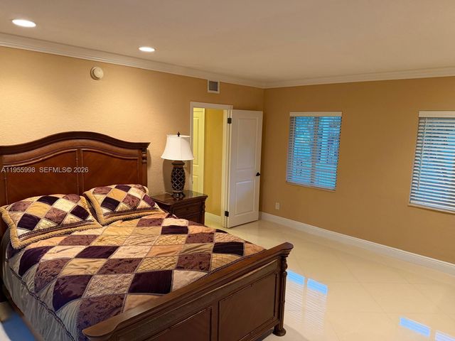 830 NE 20th Ave 3, Fort Lauderdale, FL 33304