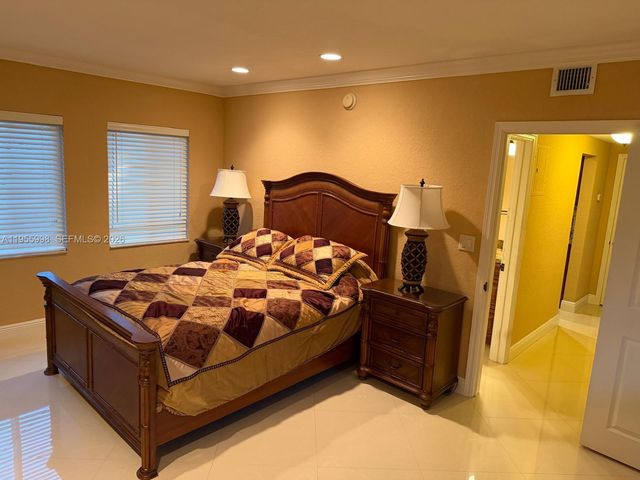 830 NE 20th Ave 3, Fort Lauderdale, FL 33304