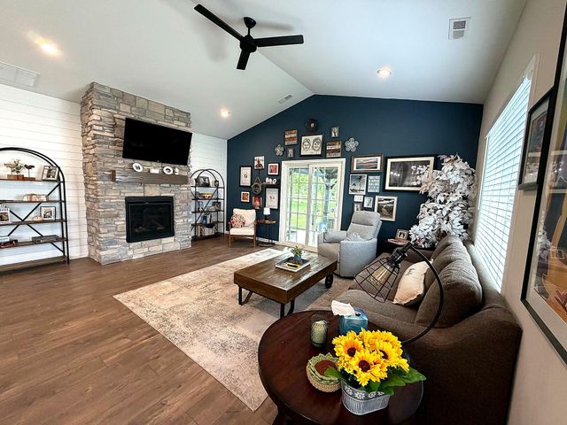 18 Levanno Drive, Crown Point, IN 46307