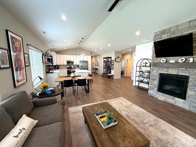 18 Levanno Drive, Crown Point, IN 46307