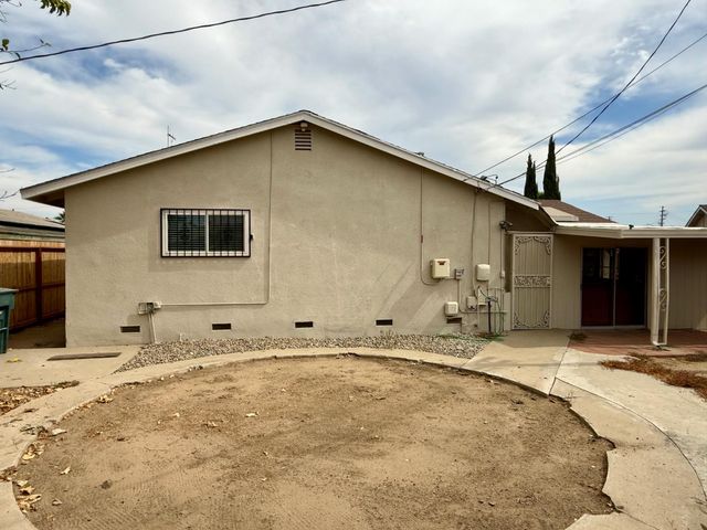 2664 Dewitt Avenue, Clovis, CA 93612