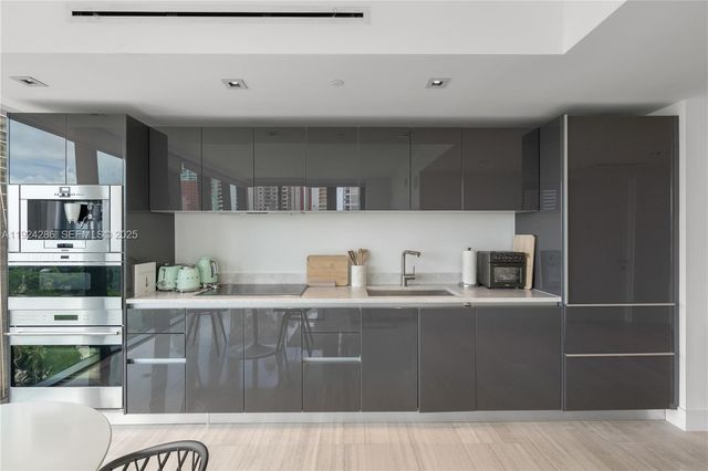 1451 Brickell Ave 1204, Miami, FL 33131