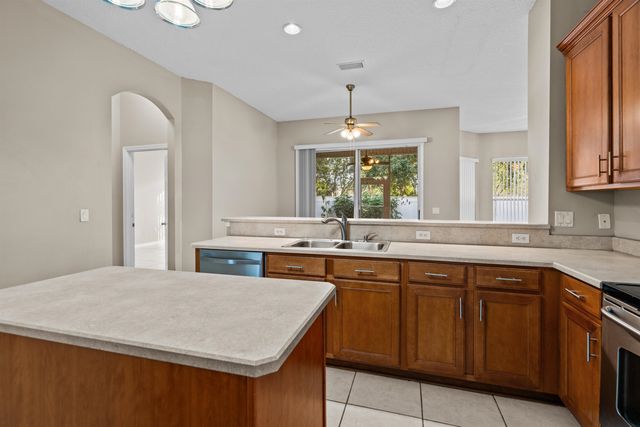 425 S Hidden Tree Dr, St Augustine, FL 32086