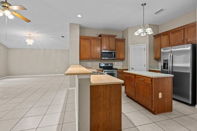 425 S Hidden Tree Dr, St Augustine, FL 32086