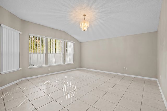 425 S Hidden Tree Dr, St Augustine, FL 32086