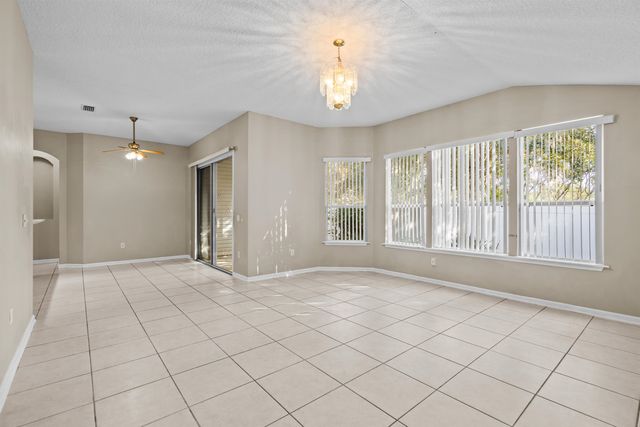 425 S Hidden Tree Dr, St Augustine, FL 32086