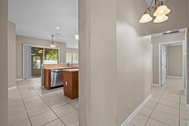 425 S Hidden Tree Dr, St Augustine, FL 32086