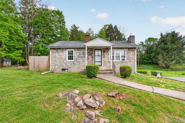 17 Holt Road, Hyde Park, NY 12538
