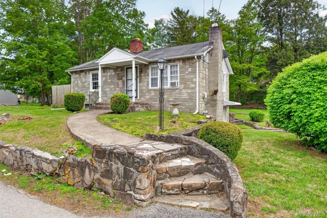 17 Holt Road, Hyde Park, NY 12538