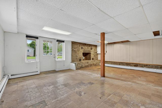17 Holt Road, Hyde Park, NY 12538