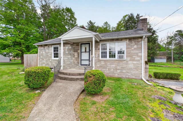 17 Holt Road, Hyde Park, NY 12538