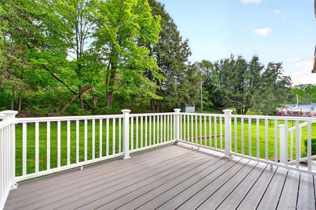 17 Holt Road, Hyde Park, NY 12538