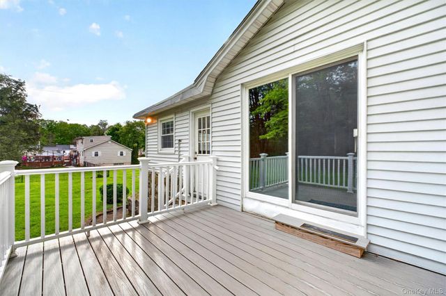 17 Holt Road, Hyde Park, NY 12538