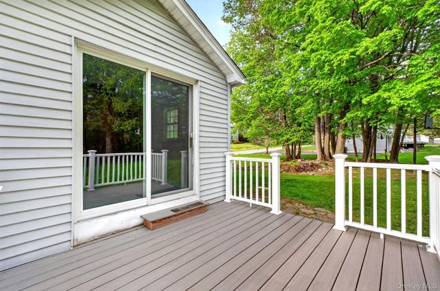 17 Holt Road, Hyde Park, NY 12538