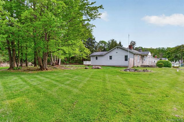 17 Holt Road, Hyde Park, NY 12538