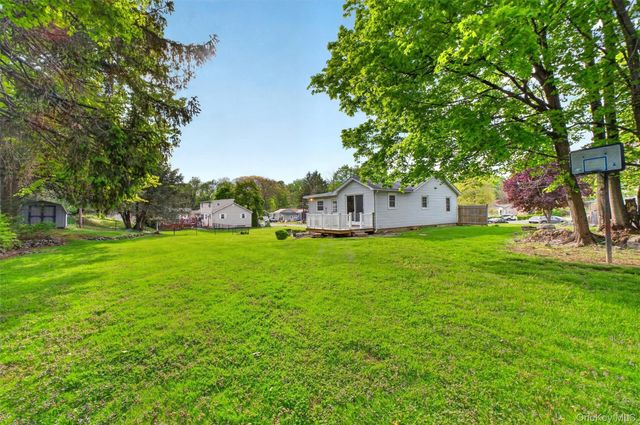 17 Holt Road, Hyde Park, NY 12538