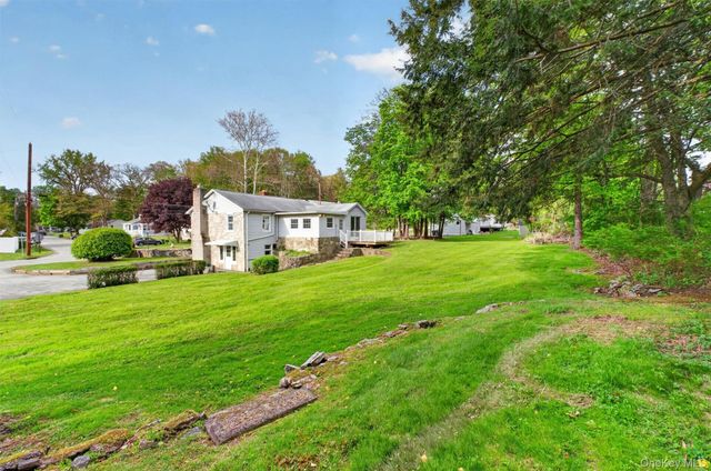 17 Holt Road, Hyde Park, NY 12538